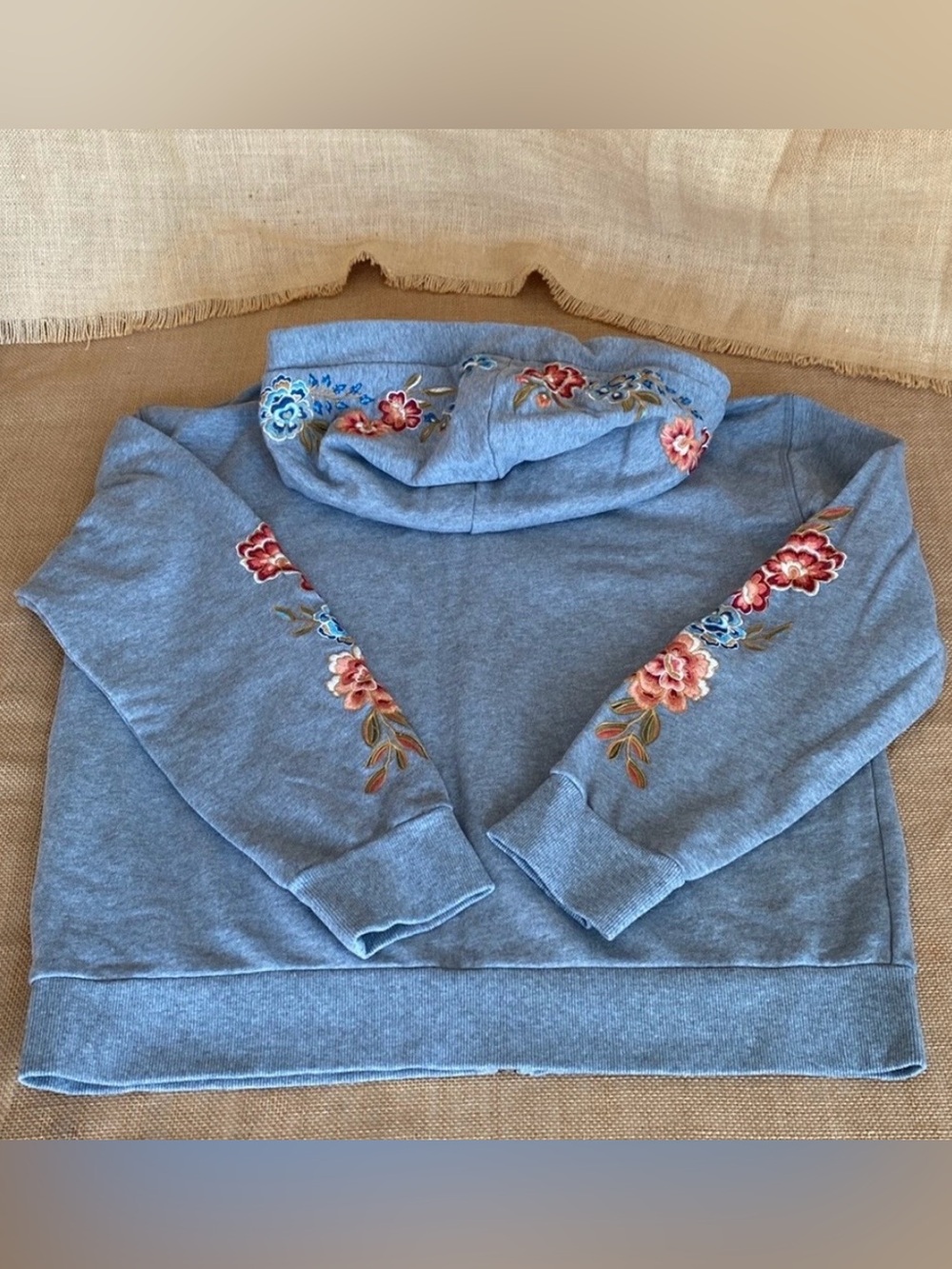 Driftwood Neptune Full Zip Embroidered
Floral Hoodie with Pockets. Size Large - Picture 4 of 11